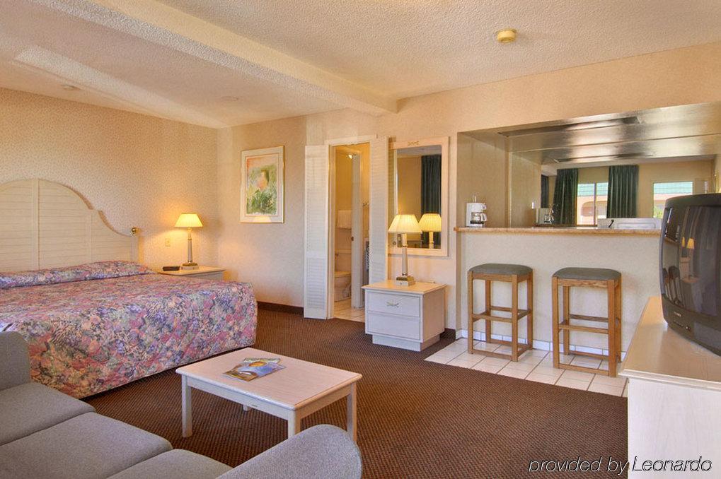 Midtown Inn & Suites Albuquerque Room photo
